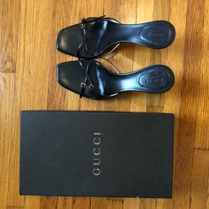 Black leather Gucci sandals